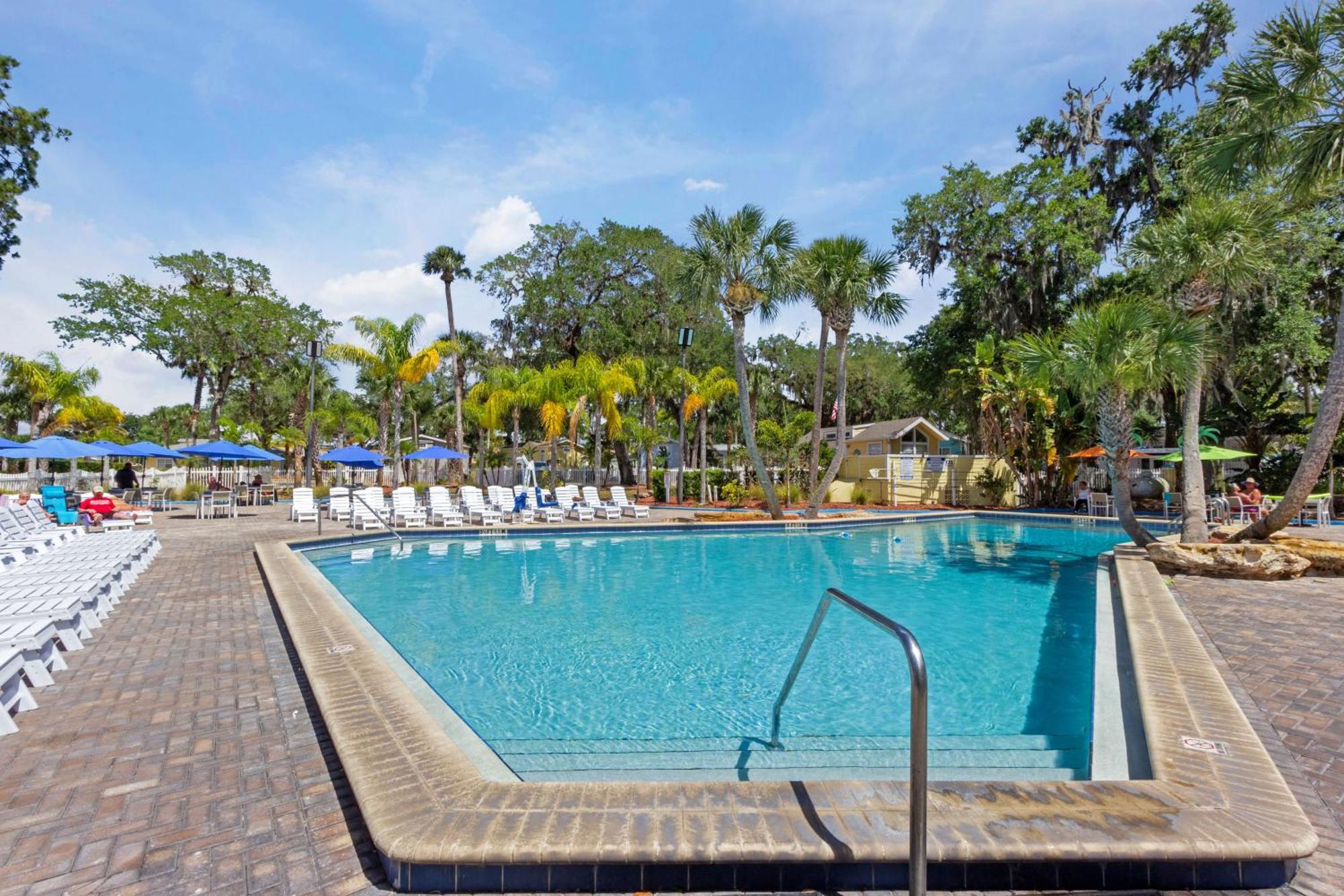 Tropical Palms Resort Celebration Bagian luar foto